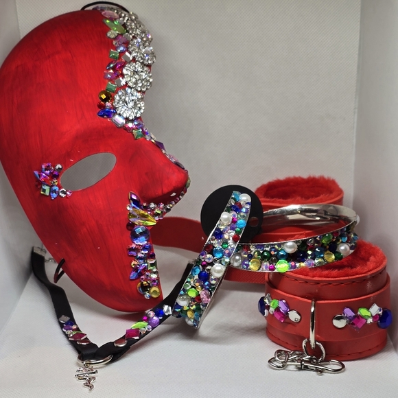Red Rhinestone Mask And Accessory Set